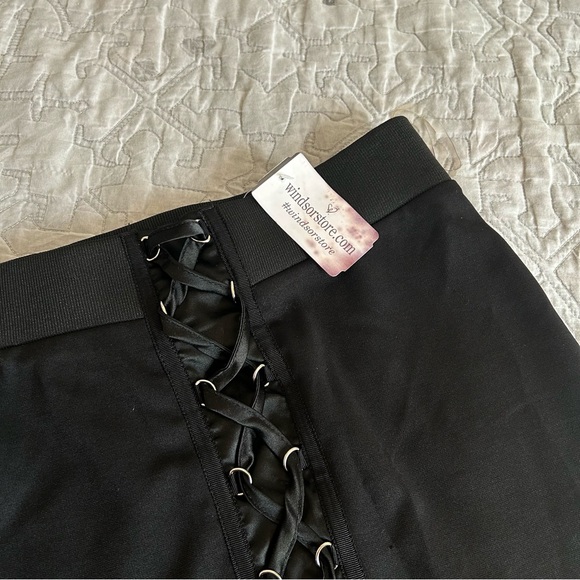 🩷NWT WINDSOR BODYCON LITTLE BLACK SKIRT TIED DESIGN SIZE SMALL FALL TRENDING - Picture 4 of 5